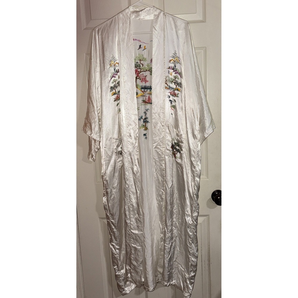 Vintage Japanese Satin Kimono Robe , Embroidered Floral Lounge No Belt OS